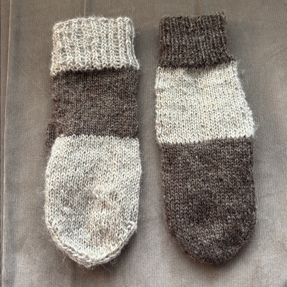 Handmade Two-Tone Knit Wool Mittens - Picture 4 of 5